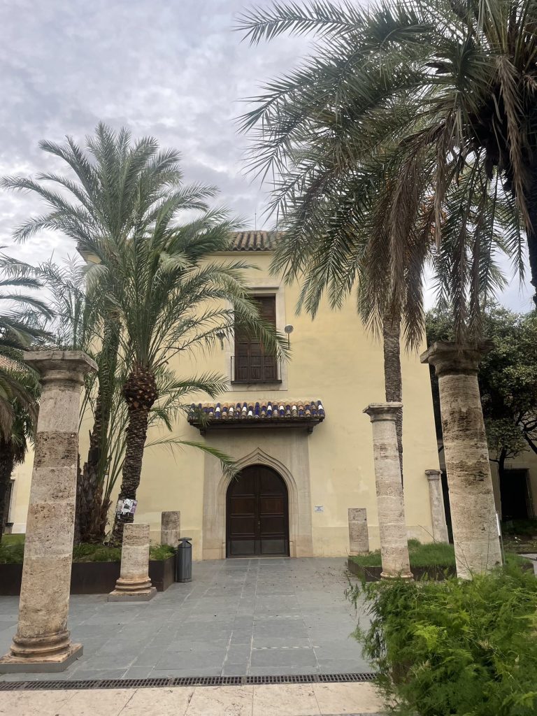 瓦伦西亚熟悉又陌生的街道 / The familiar and unfamiliar streets of Valencia