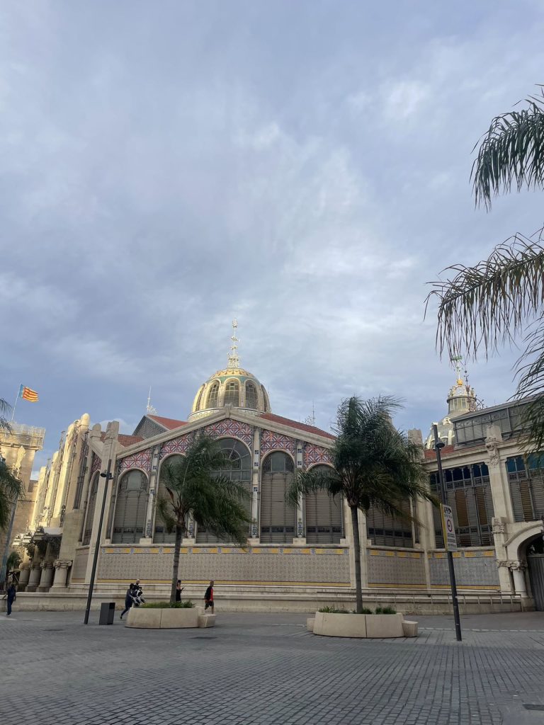 瓦伦西亚熟悉又陌生的街道 / The familiar and unfamiliar streets of Valencia