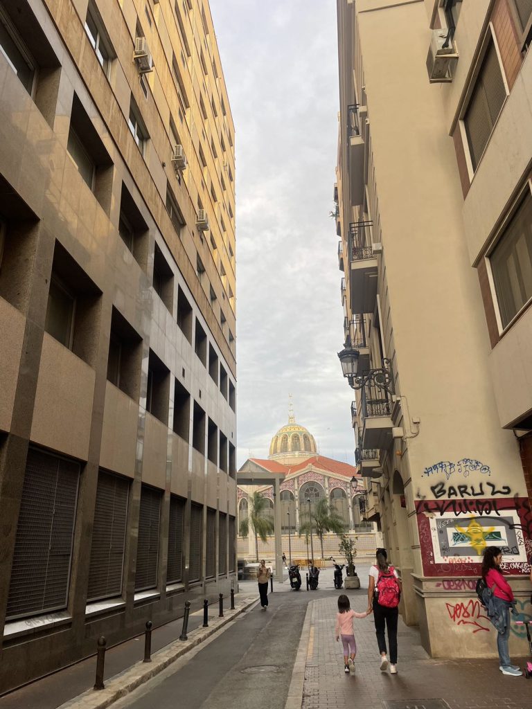 瓦伦西亚熟悉又陌生的街道 / The familiar and unfamiliar streets of Valencia